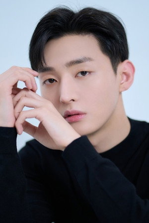 Yoon Ji-sung portrait
