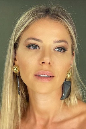 Esra Eron portrait