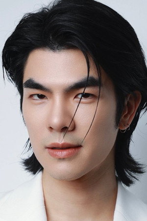Phakphum Romsaithong portrait