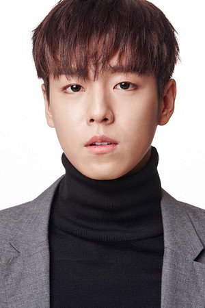 Lee Hyun-woo portrait