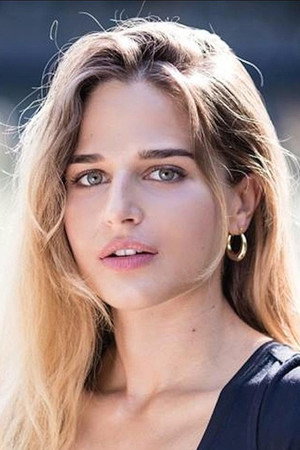Stephanie Nur portrait