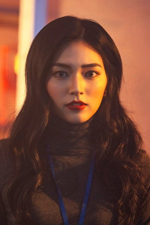 Kim Shana portrait