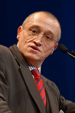 Paul-Marie Coûteaux portrait