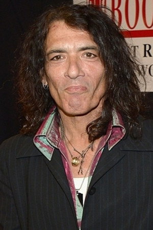 Stephen Pearcy portrait