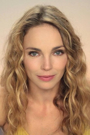 Claire Keim portrait