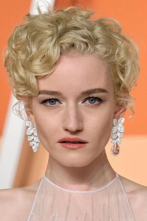 Julia Garner portrait