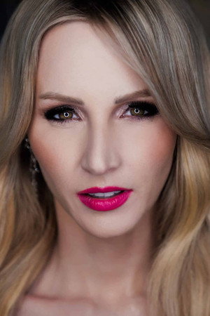 Melissa Naschenweng portrait