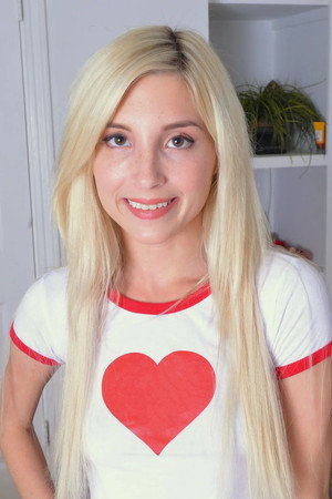 Piper Perri portrait