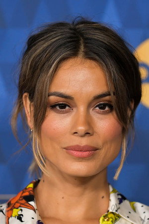Nathalie Kelley portrait