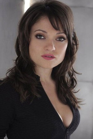 Janelle Marra portrait