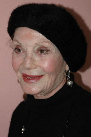Yıldız Kenter portrait