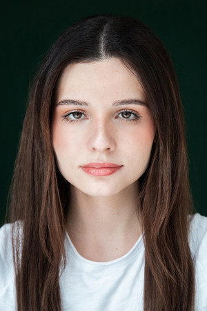 Mia Fernandes portrait