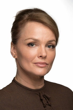 Dina Meyer portrait