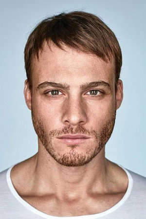 Kerem Bürsin portrait