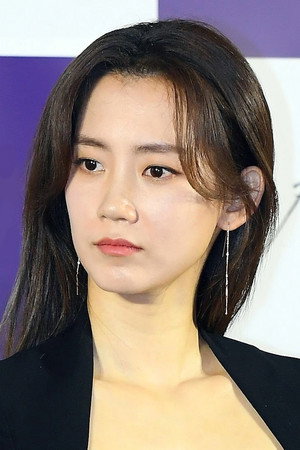 Shin Hyun-been portrait