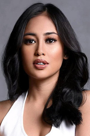 Elle Villanueva portrait