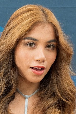 Marina Gold portrait