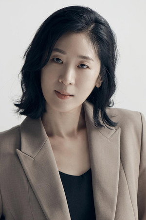 Baek Ji-won portrait