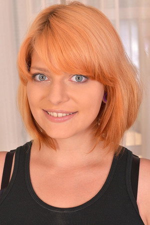 Lola Fauve portrait