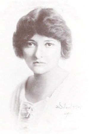Vera Sisson portrait