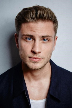 Jannik Schümann portrait