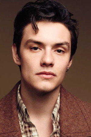 Louis Partridge portrait