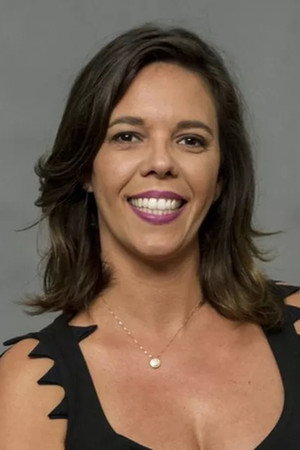 Flávia Reis portrait