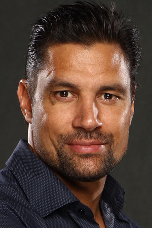 Manu Bennett portrait