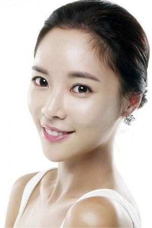 Hwang Jung-eum portrait