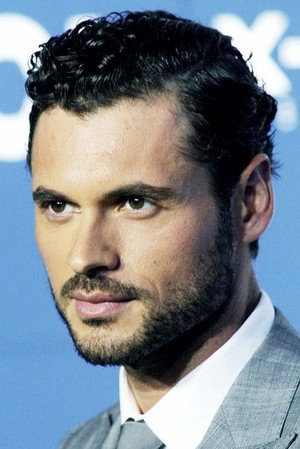 Adan Canto portrait