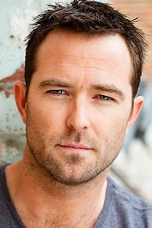 Sullivan Stapleton portrait