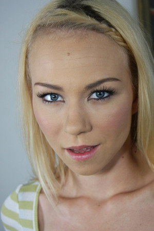 Melanie Jayne portrait