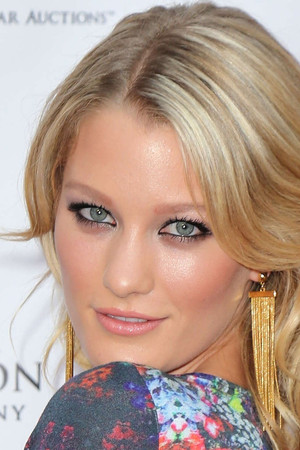 Ashley Hinshaw portrait