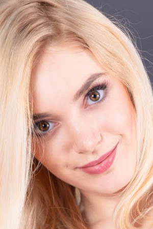 Paola Hard portrait