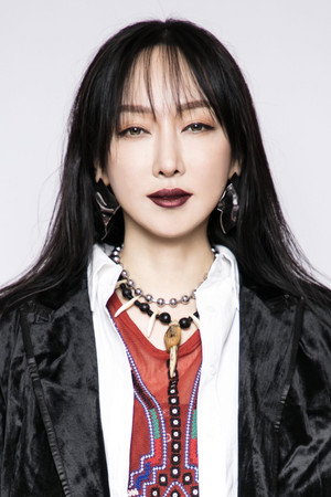 Sa Dingding portrait