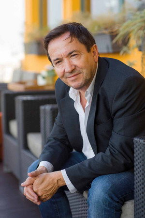 Adriano Luz portrait