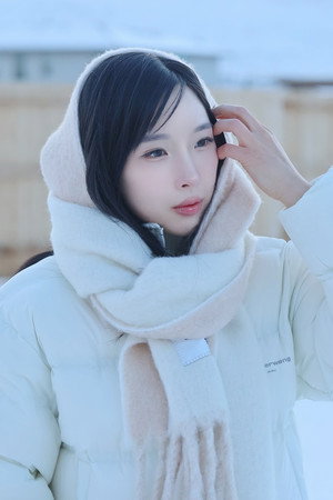 Elle Lee portrait