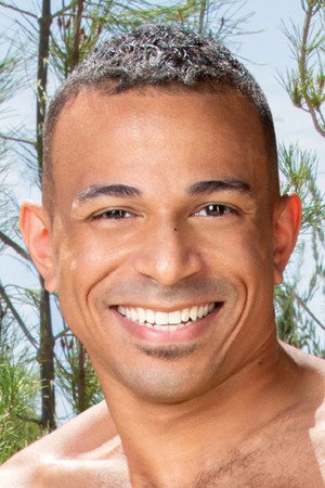 Zario Travezz portrait