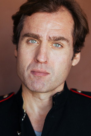 Julian Elfer portrait