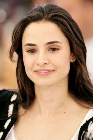 Mía Maestro portrait