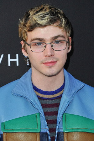 Miles Heizer portrait