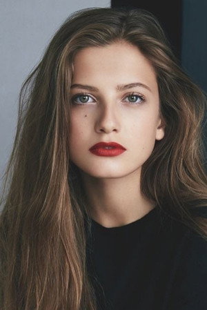 Zoë Pastelle Holthuizen portrait