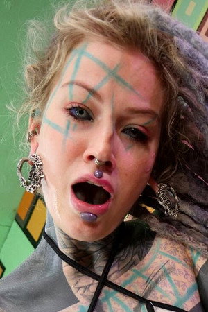 Anuskatzz portrait