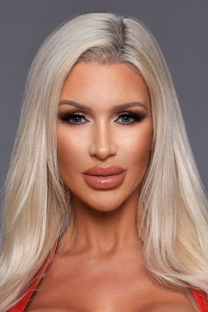 Tania Amazon portrait