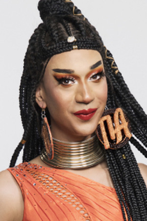 Tia Kofi portrait