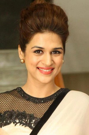 Shraddha Das portrait