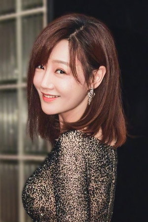Xue Jianing portrait