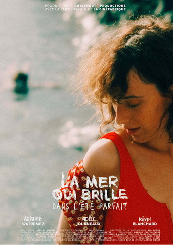 La mer qui brille dans l'été parfait movie poster