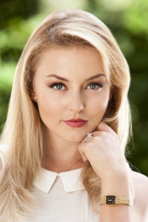 Angelique Boyer portrait
