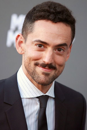 Luis Gerardo Méndez portrait